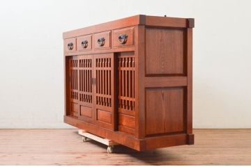 中古　ニレ材　明るく艶のある木の色味が美しい水屋箪笥サイドボード(食器棚、戸棚、収納棚、サイドキャビネット)(R-074165)