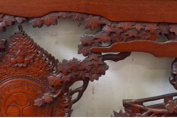 アンティーク建具　激レア　希少!!　最高級　山本博作　漆塗り　楠(クス)材　紅葉・宝珠　緻密で豪華な太鼓(だだいこ・楽太鼓)の彫りに目を奪われる彫刻欄間1枚(明り取り、明かり取り、在銘有り)(R-074167)