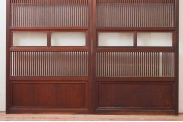 アンティーク建具　整然と並ぶ格子が美しく上品な格子戸2枚セット(引き戸、ガラス帯戸)(R-074190)