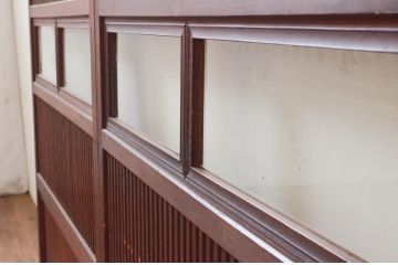 アンティーク建具　整然と並ぶ格子が美しく上品な格子戸2枚セット(引き戸、ガラス帯戸)(R-074190)