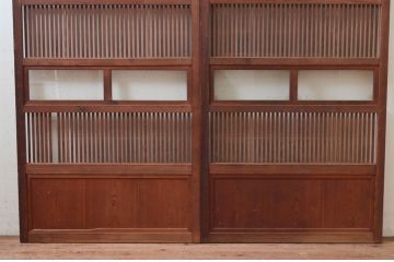 アンティーク建具　整然と並ぶ格子が美しく上品な格子戸2枚セット(引き戸、ガラス帯戸)(R-074190)