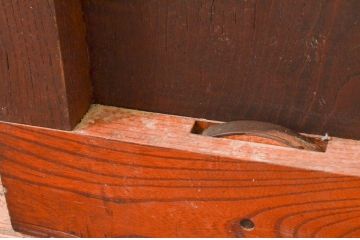 アンティーク建具　総栗材　一枚板　味わい深い木の風合いが魅力的な蔵戸1枚(玄関戸、板戸、引き戸)(R-074195)