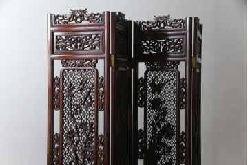 アジアンビンテージ　美品　花梨(カリン)材　迫力ある彫刻のデザインが目を惹く四連衝立て(パーテーション、衝い立て、つい立て、仕切り、ヴィンテージ)(定価約48万円)(R-074196)
