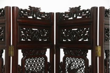 アジアンビンテージ　美品　花梨(カリン)材　迫力ある彫刻のデザインが目を惹く四連衝立て(パーテーション、衝い立て、つい立て、仕切り、ヴィンテージ)(定価約48万円)(R-074196)