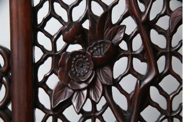 アジアンビンテージ　美品　花梨(カリン)材　迫力ある彫刻のデザインが目を惹く四連衝立て(パーテーション、衝い立て、つい立て、仕切り、ヴィンテージ)(定価約48万円)(R-074196)