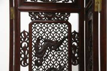 アジアンビンテージ　美品　花梨(カリン)材　迫力ある彫刻のデザインが目を惹く四連衝立て(パーテーション、衝い立て、つい立て、仕切り、ヴィンテージ)(定価約48万円)(R-074196)