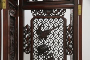 アジアンビンテージ　美品　花梨(カリン)材　迫力ある彫刻のデザインが目を惹く四連衝立て(パーテーション、衝い立て、つい立て、仕切り、ヴィンテージ)(定価約48万円)(R-074196)