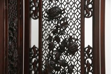 アジアンビンテージ　美品　花梨(カリン)材　迫力ある彫刻のデザインが目を惹く四連衝立て(パーテーション、衝い立て、つい立て、仕切り、ヴィンテージ)(定価約48万円)(R-074196)