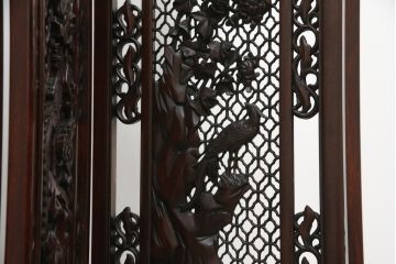 アジアンビンテージ　美品　花梨(カリン)材　迫力ある彫刻のデザインが目を惹く四連衝立て(パーテーション、衝い立て、つい立て、仕切り、ヴィンテージ)(定価約48万円)(R-074196)