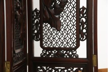 アジアンビンテージ　美品　花梨(カリン)材　迫力ある彫刻のデザインが目を惹く四連衝立て(パーテーション、衝い立て、つい立て、仕切り、ヴィンテージ)(定価約48万円)(R-074196)