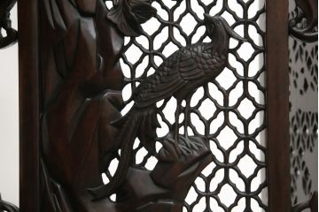 アジアンビンテージ　美品　花梨(カリン)材　迫力ある彫刻のデザインが目を惹く四連衝立て(パーテーション、衝い立て、つい立て、仕切り、ヴィンテージ)(定価約48万円)(R-074196)