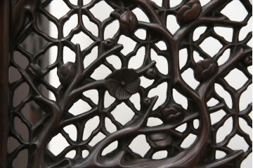 アジアンビンテージ　美品　花梨(カリン)材　迫力ある彫刻のデザインが目を惹く四連衝立て(パーテーション、衝い立て、つい立て、仕切り、ヴィンテージ)(定価約48万円)(R-074196)