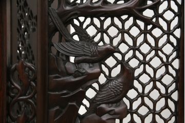 アジアンビンテージ　美品　花梨(カリン)材　迫力ある彫刻のデザインが目を惹く四連衝立て(パーテーション、衝い立て、つい立て、仕切り、ヴィンテージ)(定価約48万円)(R-074196)