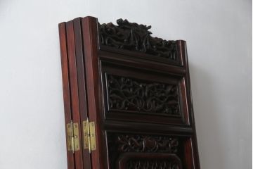 アジアンビンテージ　美品　花梨(カリン)材　迫力ある彫刻のデザインが目を惹く四連衝立て(パーテーション、衝い立て、つい立て、仕切り、ヴィンテージ)(定価約48万円)(R-074196)