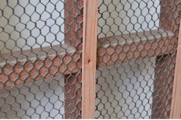 アンティーク建具　総欅(ケヤキ)材　美しく流れるような杢目が目を惹くマス目格子蔵戸1枚(きつね格子、狐格子、玄関戸、玄関ドア、引き戸、枡格子、格子戸、マス目、升目)(R-074198)