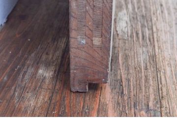 アンティーク建具　総欅(ケヤキ)材　美しく流れるような杢目が目を惹くマス目格子蔵戸1枚(きつね格子、狐格子、玄関戸、玄関ドア、引き戸、枡格子、格子戸、マス目、升目)(R-074198)