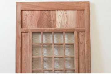 アンティーク建具　総欅(ケヤキ)材　美しく流れるような杢目が目を惹くマス目格子蔵戸1枚(きつね格子、狐格子、玄関戸、玄関ドア、引き戸、枡格子、格子戸、マス目、升目)(R-074199)