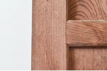 アンティーク建具　総欅(ケヤキ)材　美しく流れるような杢目が目を惹くマス目格子蔵戸1枚(きつね格子、狐格子、玄関戸、玄関ドア、引き戸、枡格子、格子戸、マス目、升目)(R-074199)