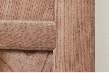 アンティーク建具　総欅(ケヤキ)材　美しく流れるような杢目が目を惹くマス目格子蔵戸1枚(きつね格子、狐格子、玄関戸、玄関ドア、引き戸、枡格子、格子戸、マス目、升目)(R-074199)