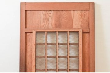 アンティーク建具　総欅(ケヤキ)材　美しく流れるような杢目が目を惹くマス目格子蔵戸1枚(きつね格子、狐格子、玄関戸、玄関ドア、引き戸、枡格子、格子戸、マス目、升目)(R-074199)