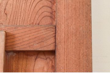 アンティーク建具　総欅(ケヤキ)材　美しく流れるような杢目が目を惹くマス目格子蔵戸1枚(きつね格子、狐格子、玄関戸、玄関ドア、引き戸、枡格子、格子戸、マス目、升目)(R-074199)