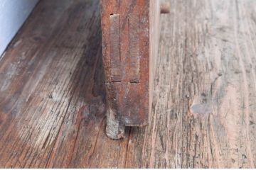 アンティーク建具　総欅(ケヤキ)材　美しく流れるような杢目が目を惹くマス目格子蔵戸1枚(きつね格子、狐格子、玄関戸、玄関ドア、引き戸、枡格子、格子戸、マス目、升目)(R-074199)