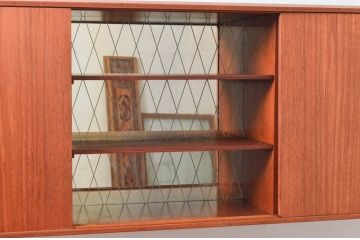 デンマークビンテージ　チーク材　北欧テイストのお部屋づくりにぴったり!!木の温もりを感じさせる洗練されたフォルムのサイドボード(キャビネット、収納棚、戸棚、ヴィンテージ、北欧)(R-074204)