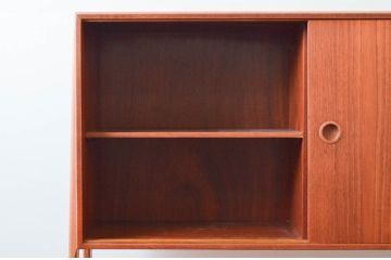 デンマークビンテージ　チーク材　北欧テイストのお部屋づくりにぴったり!!木の温もりを感じさせる洗練されたフォルムのサイドボード(キャビネット、収納棚、戸棚、ヴィンテージ、北欧)(R-074204)