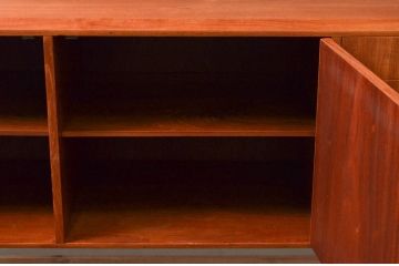 デンマークビンテージ　チーク材　北欧テイストのお部屋づくりにぴったり!!木の温もりを感じさせる洗練されたフォルムのサイドボード(キャビネット、収納棚、戸棚、ヴィンテージ、北欧)(R-074204)