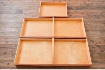 デンマークビンテージ　チーク材　北欧テイストのお部屋づくりにぴったり!!木の温もりを感じさせる洗練されたフォルムのサイドボード(キャビネット、収納棚、戸棚、ヴィンテージ、北欧)(R-074204)