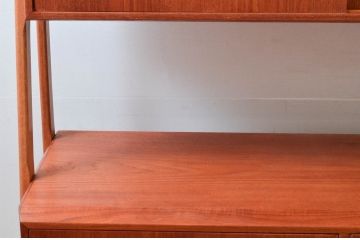 デンマークビンテージ　チーク材　北欧テイストのお部屋づくりにぴったり!!木の温もりを感じさせる洗練されたフォルムのサイドボード(キャビネット、収納棚、戸棚、ヴィンテージ、北欧)(R-074204)