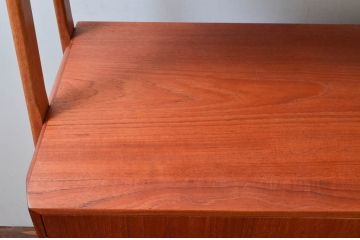 デンマークビンテージ　チーク材　北欧テイストのお部屋づくりにぴったり!!木の温もりを感じさせる洗練されたフォルムのサイドボード(キャビネット、収納棚、戸棚、ヴィンテージ、北欧)(R-074204)