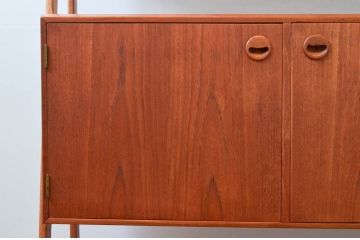 デンマークビンテージ　チーク材　北欧テイストのお部屋づくりにぴったり!!木の温もりを感じさせる洗練されたフォルムのサイドボード(キャビネット、収納棚、戸棚、ヴィンテージ、北欧)(R-074204)