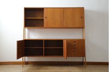 デンマークビンテージ　チーク材　北欧テイストのお部屋づくりにぴったり!!木の温もりを感じさせる洗練されたフォルムのサイドボード(キャビネット、収納棚、戸棚、ヴィンテージ、北欧)(R-074204)