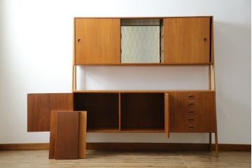 デンマークビンテージ　チーク材　北欧テイストのお部屋づくりにぴったり!!木の温もりを感じさせる洗練されたフォルムのサイドボード(キャビネット、収納棚、戸棚、ヴィンテージ、北欧)(R-074204)
