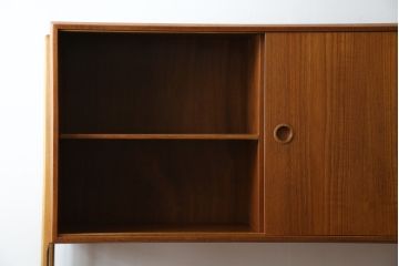 デンマークビンテージ　チーク材　北欧テイストのお部屋づくりにぴったり!!木の温もりを感じさせる洗練されたフォルムのサイドボード(キャビネット、収納棚、戸棚、ヴィンテージ、北欧)(R-074204)