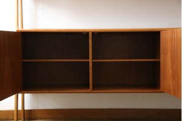 デンマークビンテージ　チーク材　北欧テイストのお部屋づくりにぴったり!!木の温もりを感じさせる洗練されたフォルムのサイドボード(キャビネット、収納棚、戸棚、ヴィンテージ、北欧)(R-074204)