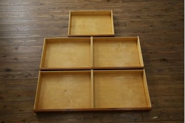 デンマークビンテージ　チーク材　北欧テイストのお部屋づくりにぴったり!!木の温もりを感じさせる洗練されたフォルムのサイドボード(キャビネット、収納棚、戸棚、ヴィンテージ、北欧)(R-074204)