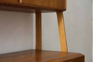 デンマークビンテージ　チーク材　北欧テイストのお部屋づくりにぴったり!!木の温もりを感じさせる洗練されたフォルムのサイドボード(キャビネット、収納棚、戸棚、ヴィンテージ、北欧)(R-074204)
