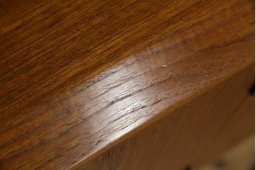 デンマークビンテージ　チーク材　北欧テイストのお部屋づくりにぴったり!!木の温もりを感じさせる洗練されたフォルムのサイドボード(キャビネット、収納棚、戸棚、ヴィンテージ、北欧)(R-074204)