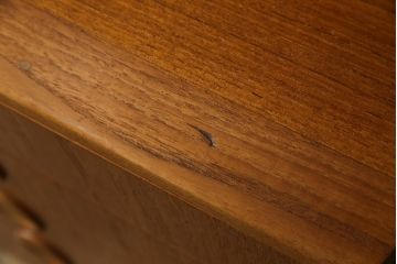 デンマークビンテージ　チーク材　北欧テイストのお部屋づくりにぴったり!!木の温もりを感じさせる洗練されたフォルムのサイドボード(キャビネット、収納棚、戸棚、ヴィンテージ、北欧)(R-074204)