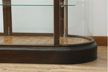 イギリスアンティーク　希少サイズ　パーケットリーが目を惹く!! 華やかな雰囲気漂うオーバルガラスケース(ショーケース、Rガラス、曲げガラス、陳列棚、飾り棚、店舗什器、英国)(R-074207)