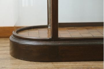 イギリスアンティーク　希少サイズ　パーケットリーが目を惹く!! 華やかな雰囲気漂うオーバルガラスケース(ショーケース、Rガラス、曲げガラス、陳列棚、飾り棚、店舗什器、英国)(R-074207)