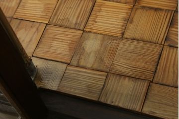 イギリスアンティーク　希少サイズ　パーケットリーが目を惹く!! 華やかな雰囲気漂うオーバルガラスケース(ショーケース、Rガラス、曲げガラス、陳列棚、飾り棚、店舗什器、英国)(R-074207)