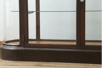 イギリスアンティーク　希少サイズ　パーケットリーが目を惹く!! 華やかな雰囲気漂うオーバルガラスケース(ショーケース、Rガラス、曲げガラス、陳列棚、飾り棚、店舗什器、英国)(R-074207)