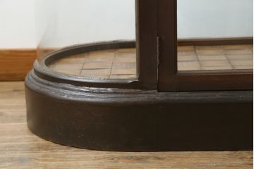 イギリスアンティーク　希少サイズ　パーケットリーが目を惹く!! 華やかな雰囲気漂うオーバルガラスケース(ショーケース、Rガラス、曲げガラス、陳列棚、飾り棚、店舗什器、英国)(R-074207)