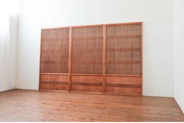 アンティーク建具　赤みがかった木色と整然と並ぶ格子が美しい裏障子付き格子戸3枚セット(引き戸、障子戸)(R-074209)