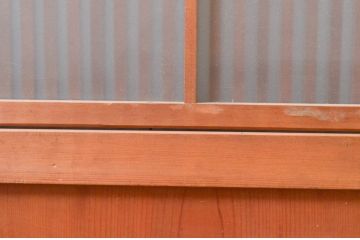 アンティーク建具　赤みがかった木色と整然と並ぶ格子が美しい裏障子付き格子戸3枚セット(引き戸、障子戸)(R-074209)