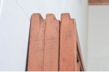 アンティーク建具　赤みがかった木色と整然と並ぶ格子が美しい裏障子付き格子戸3枚セット(引き戸、障子戸)(R-074209)