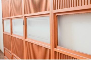 アンティーク建具　腰板欅(ケヤキ)材　上品な和空間を演出してくれる幅狭格子戸4枚セット(引き戸、ガラス帯戸)(R-074211)